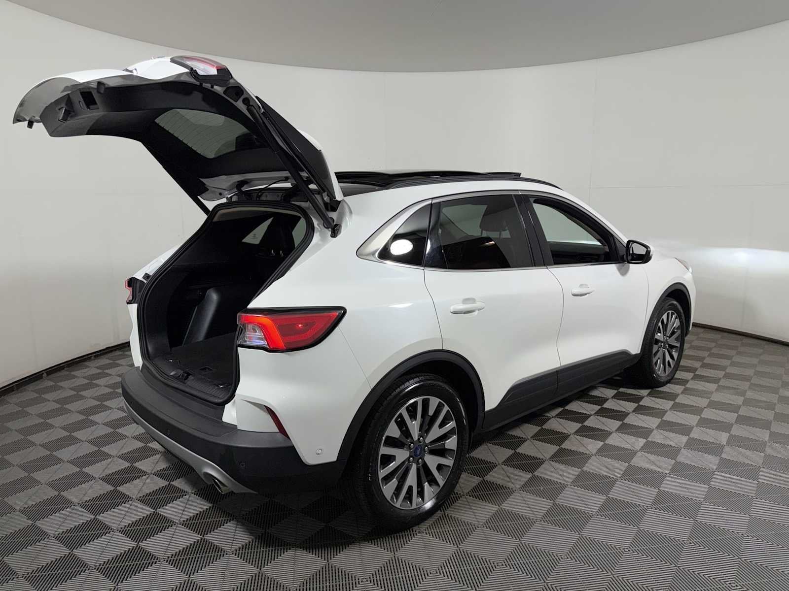 2020 Ford Escape Titanium Hybrid AWD