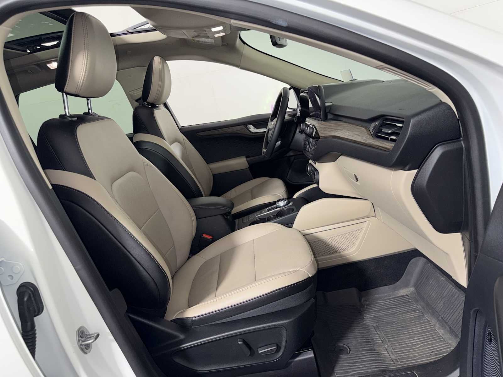 2020 Ford Escape Titanium Hybrid AWD
