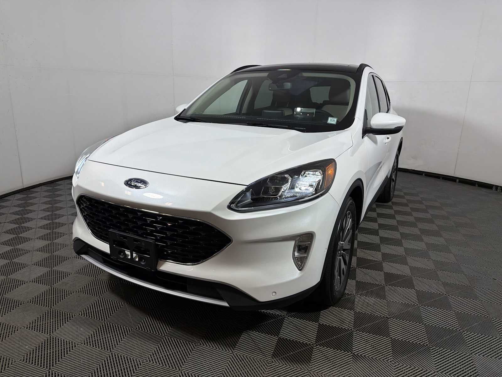 2020 Ford Escape Titanium Hybrid AWD