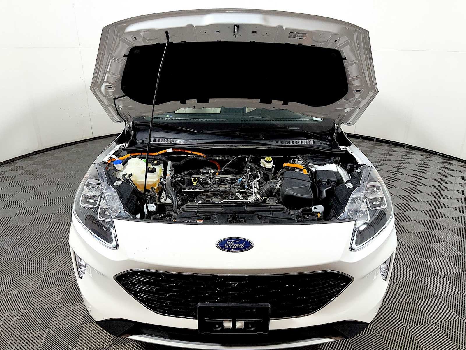 2020 Ford Escape Titanium Hybrid AWD