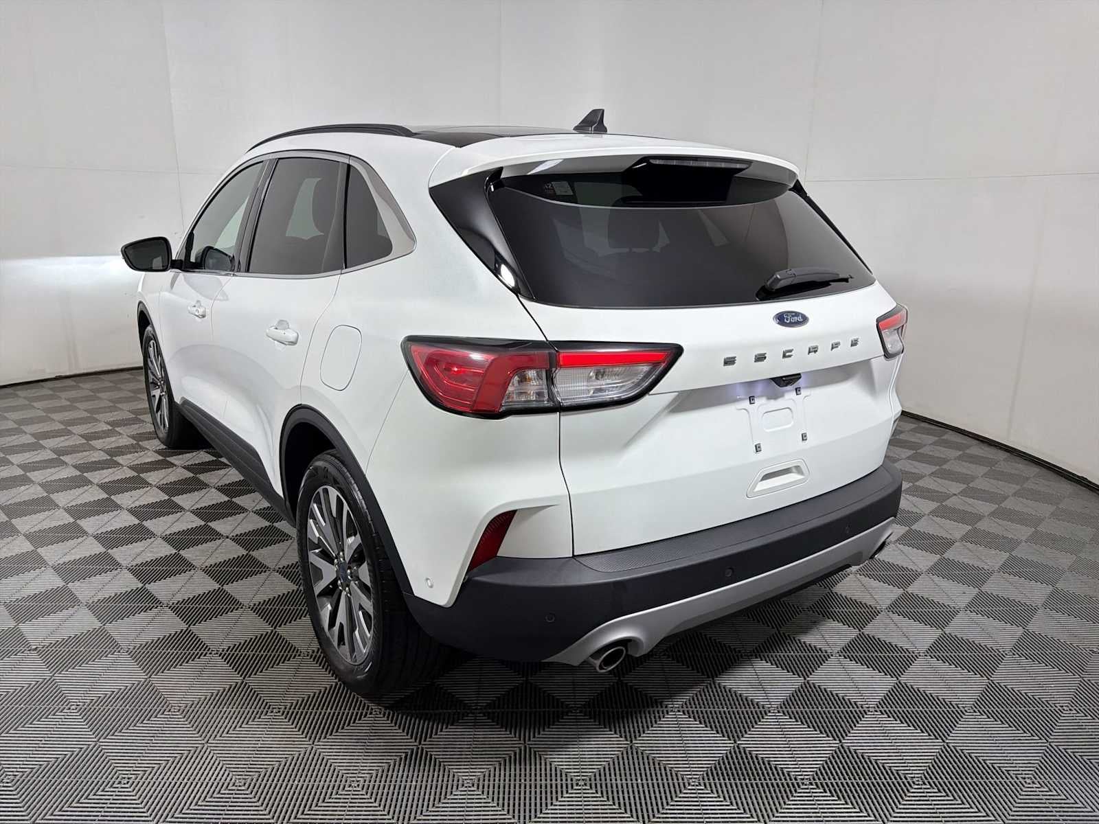 2020 Ford Escape Titanium Hybrid AWD