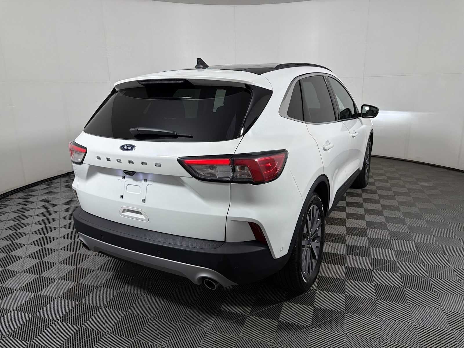 2020 Ford Escape Titanium Hybrid AWD