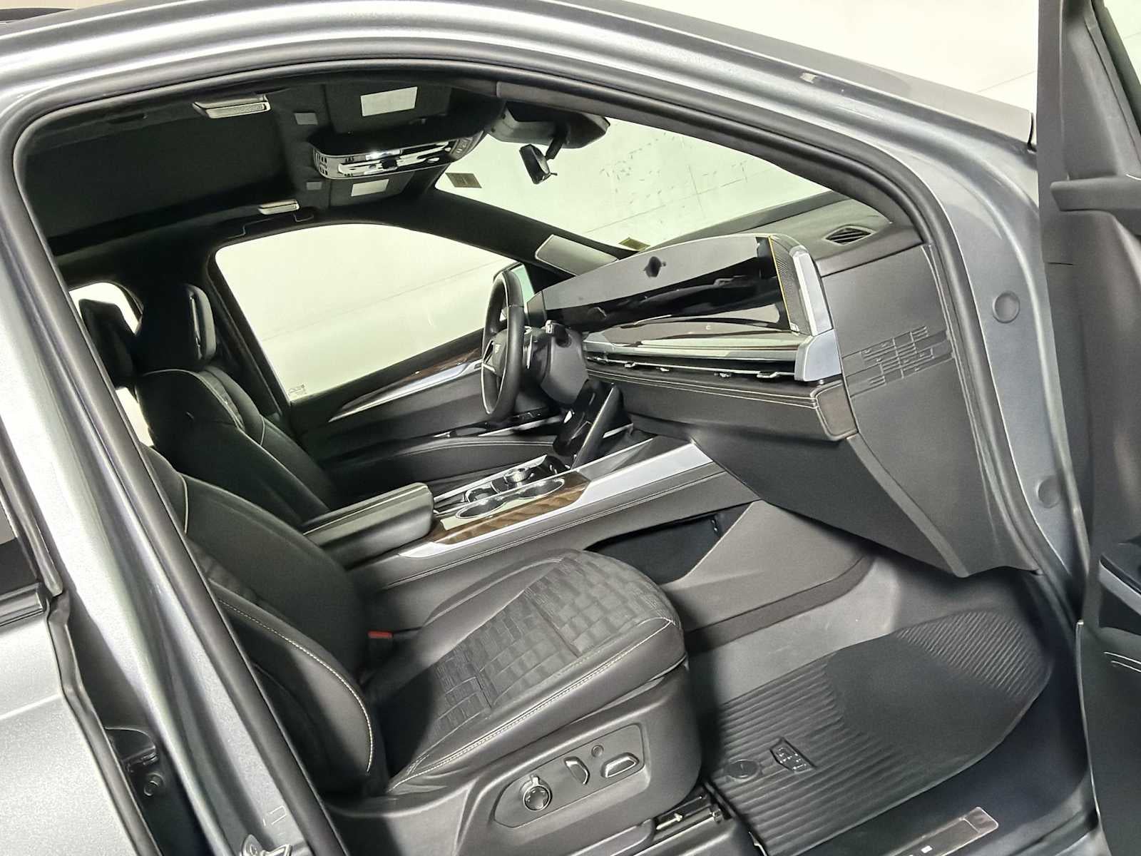 2025 Cadillac Escalade ESV 4WD 4dr Sport Platinum