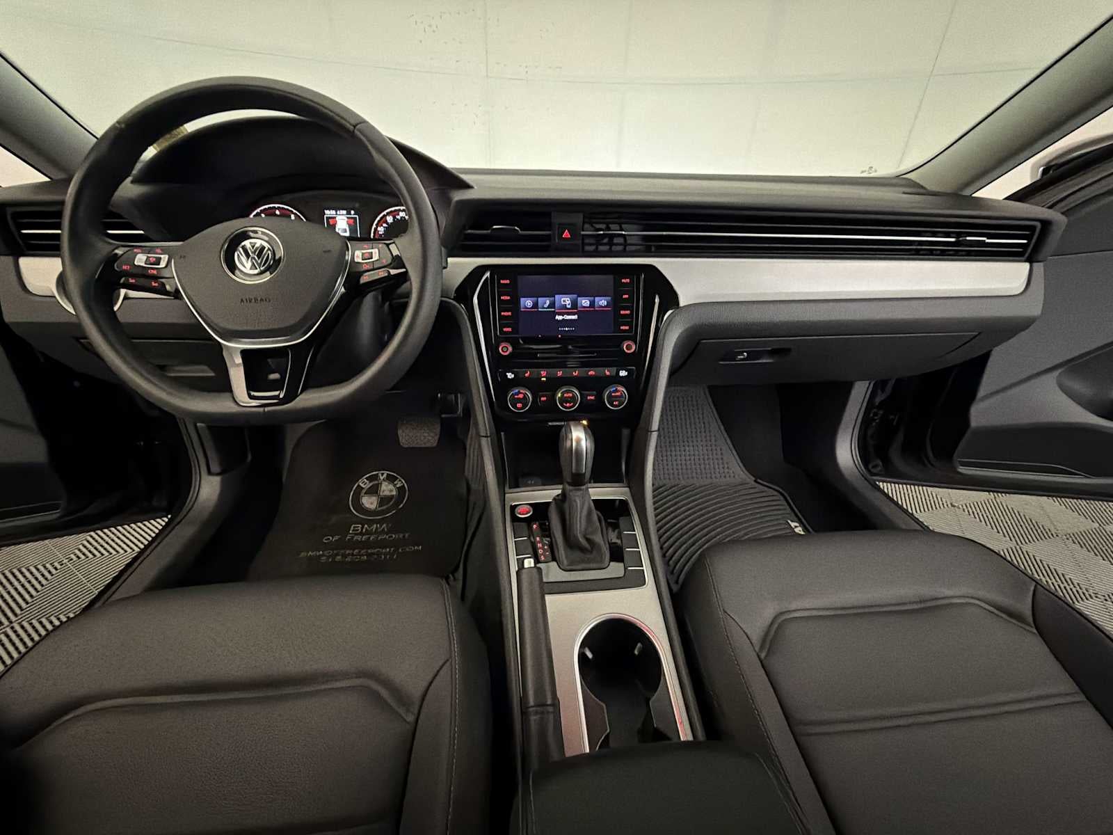 2022 Volkswagen Passat 2.0T SE Auto