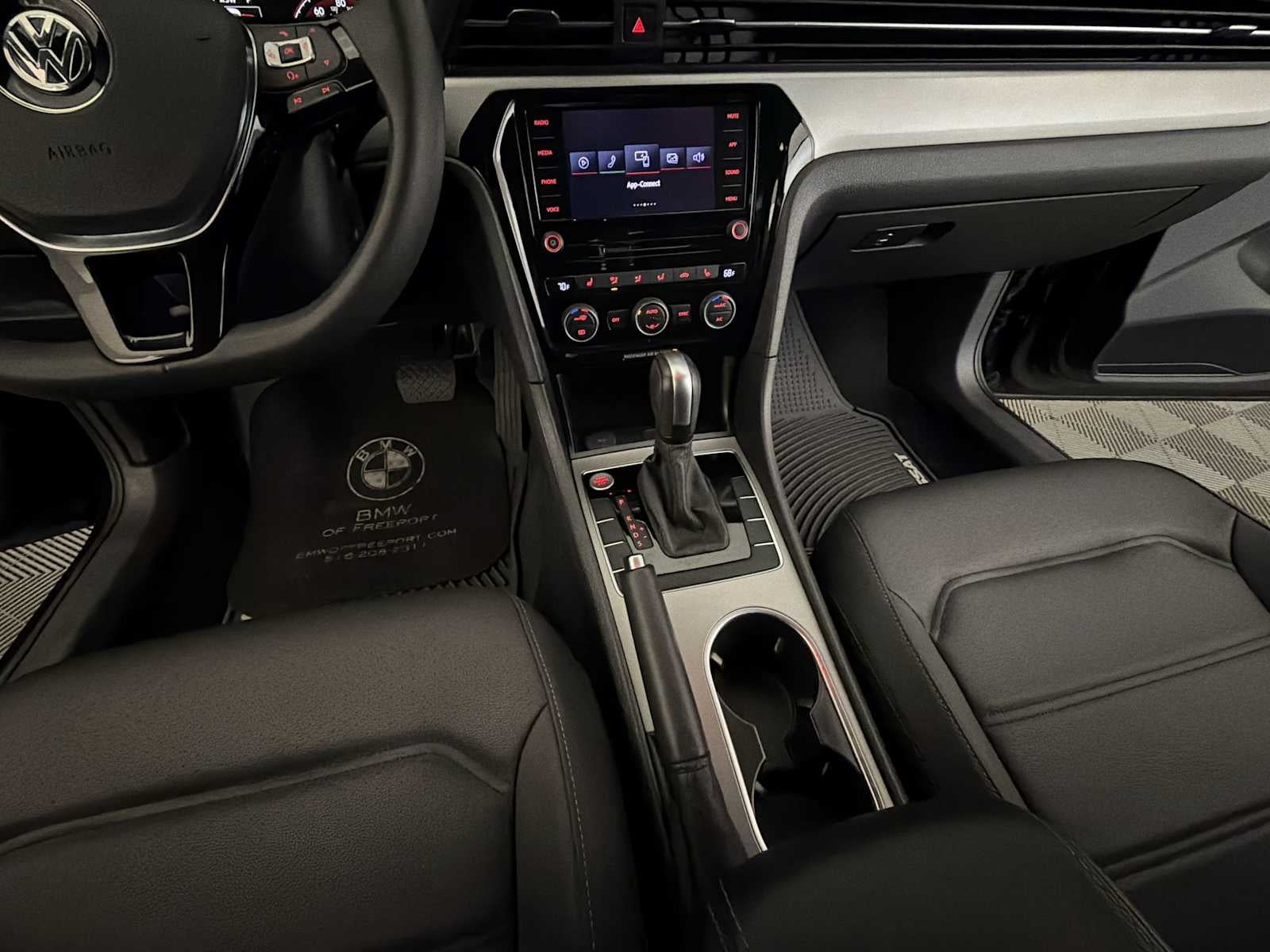2022 Volkswagen Passat 2.0T SE Auto