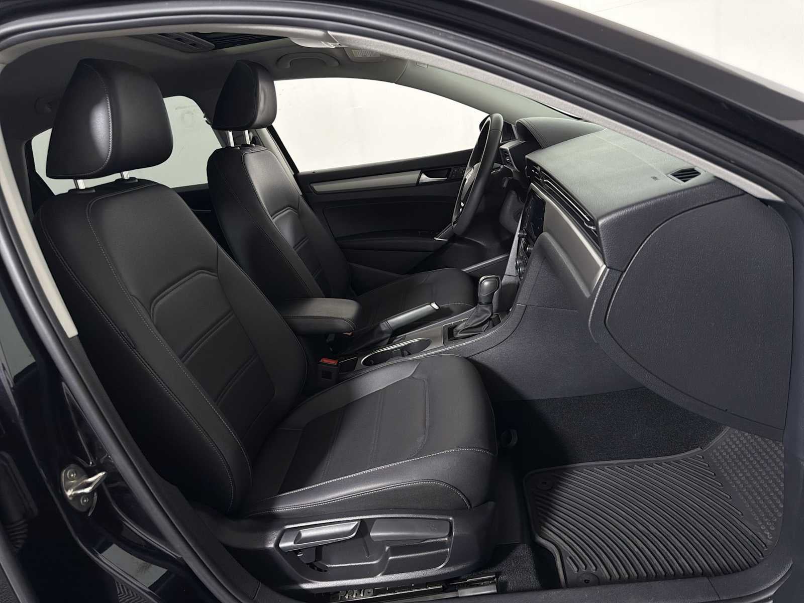 2022 Volkswagen Passat 2.0T SE Auto