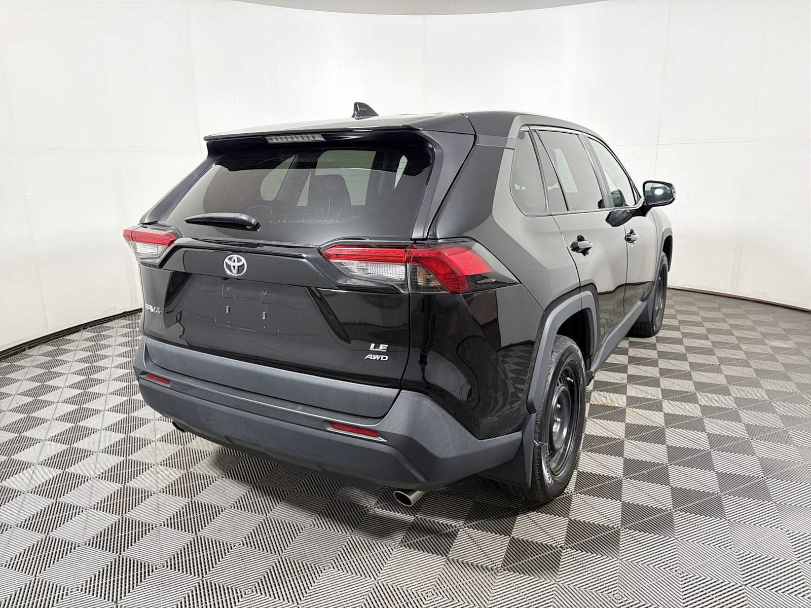2022 Toyota RAV4 LE AWD