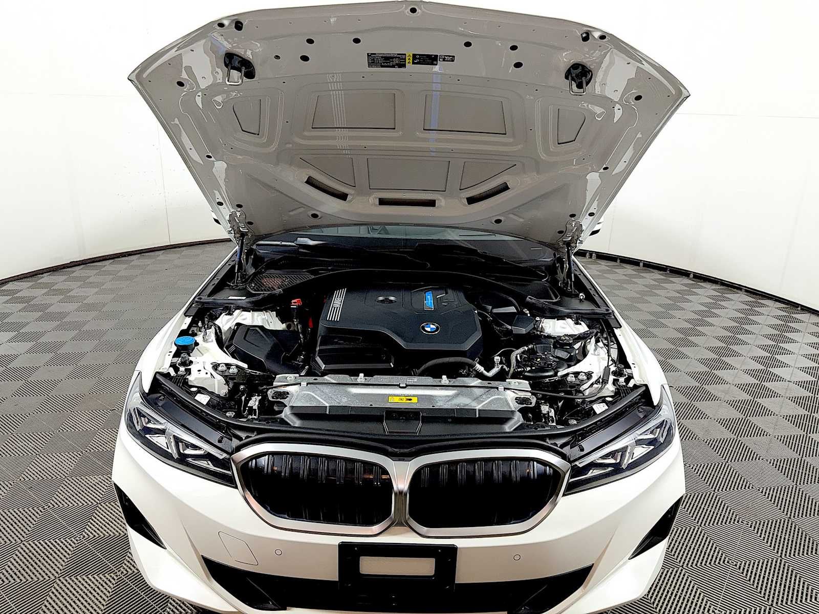2023 BMW 3 Series 330e xDrive Plug-In Hybrid