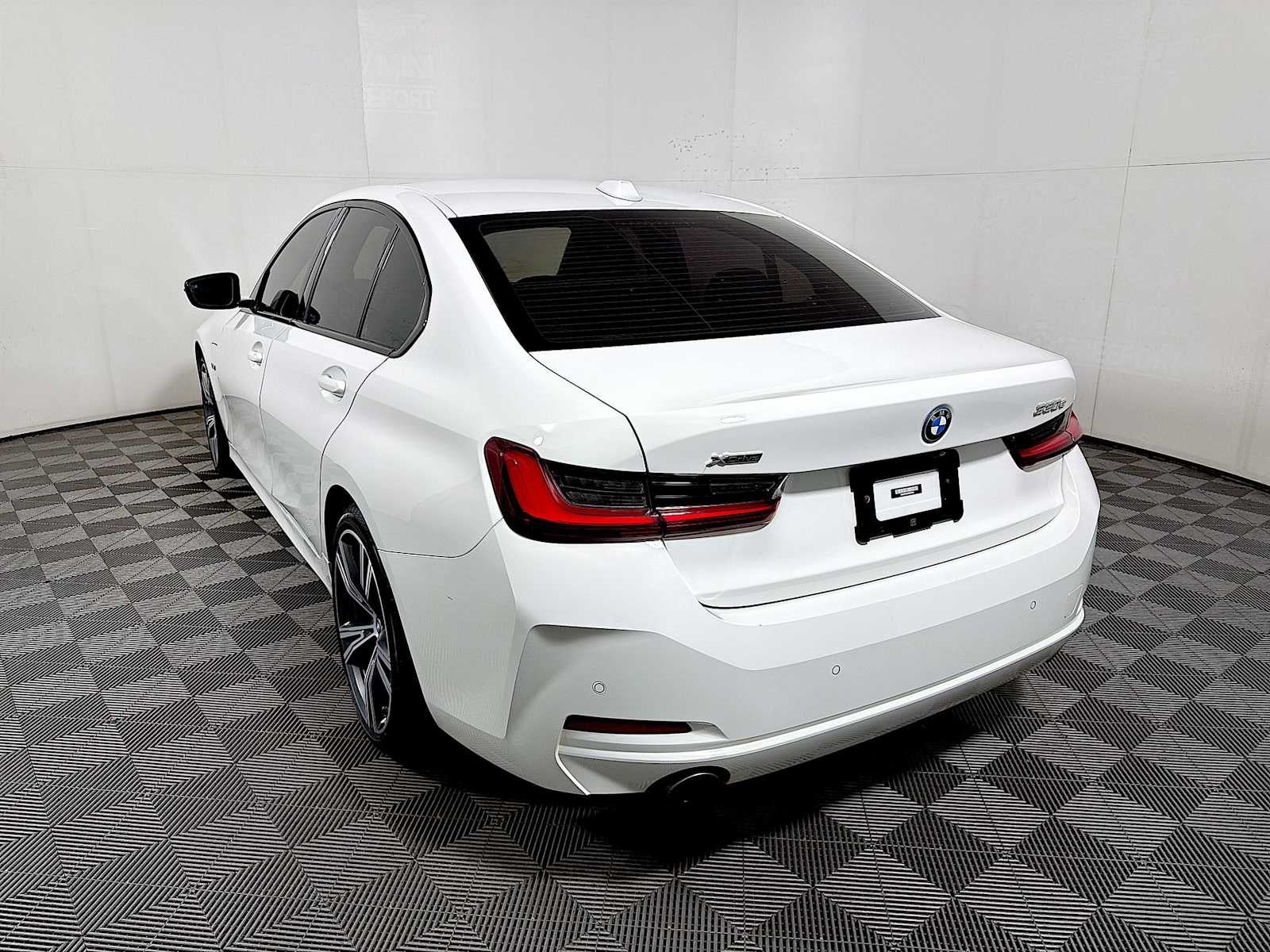 2023 BMW 3 Series 330e xDrive Plug-In Hybrid