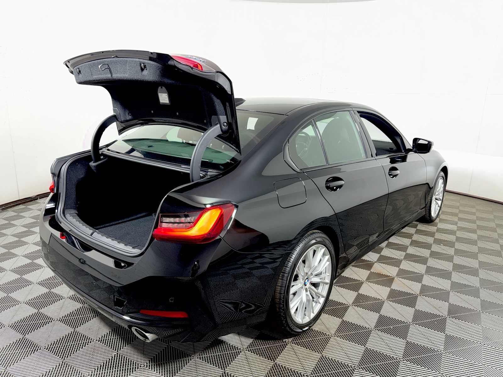 2023 BMW 3 Series 330i xDrive Sedan