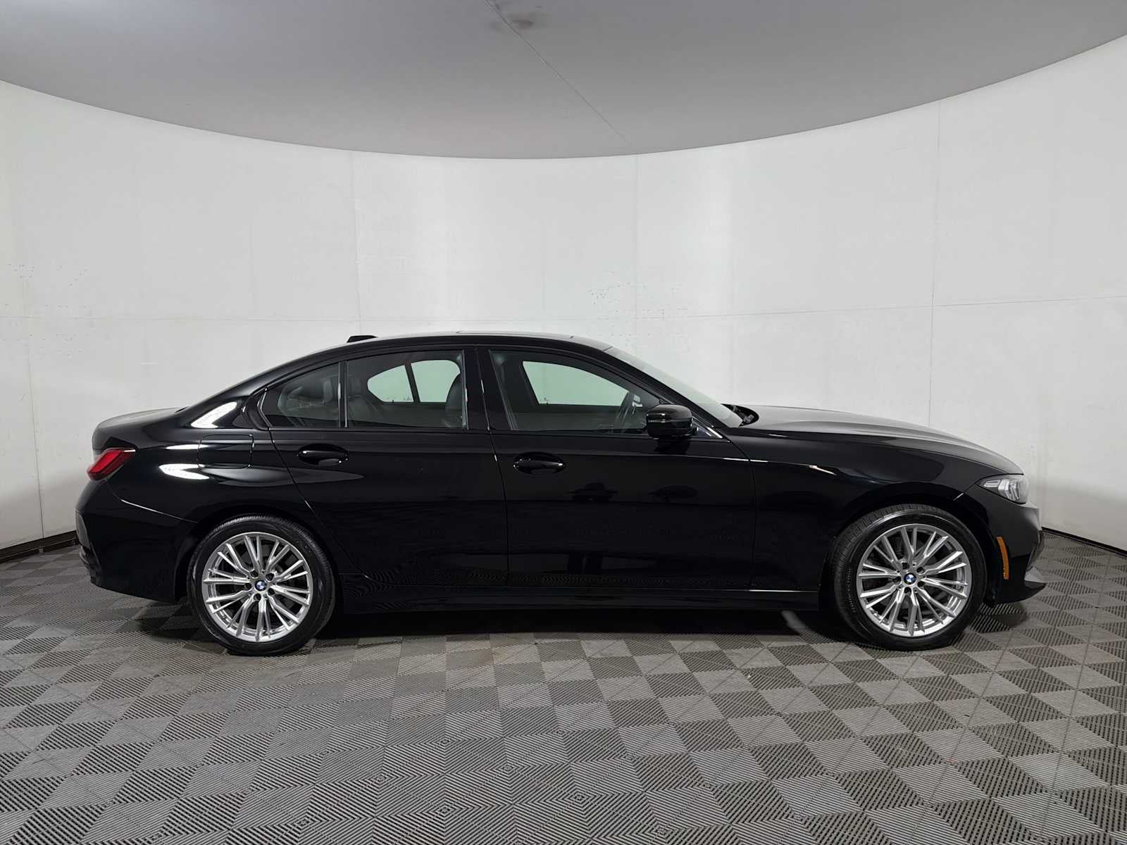 2023 BMW 3 Series 330i xDrive Sedan