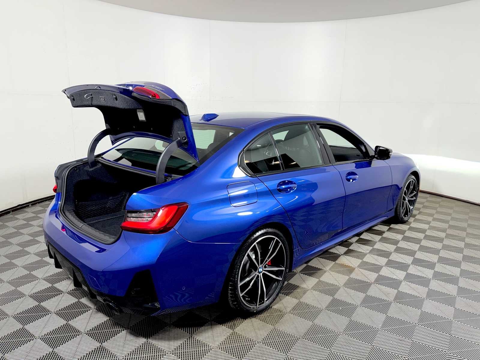 2024 BMW 3 Series 330i xDrive Sedan