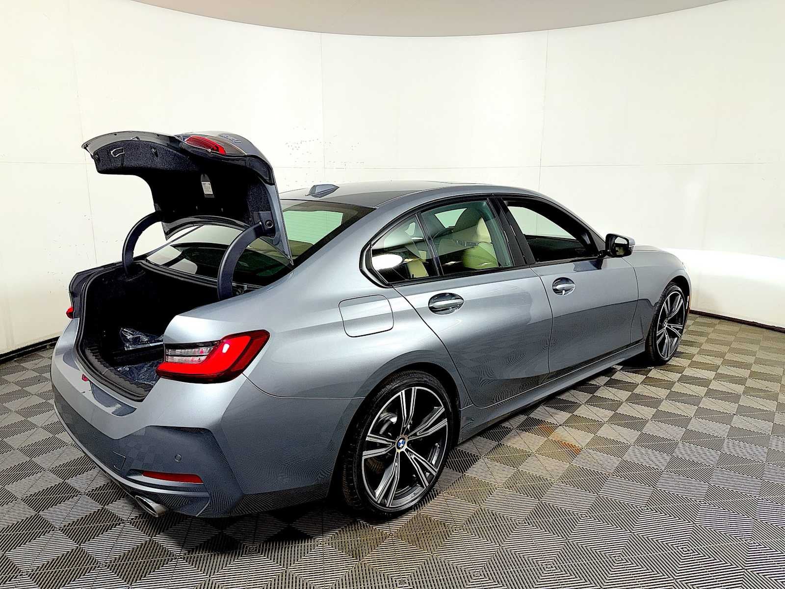 2023 BMW 3 Series 330i xDrive Sedan