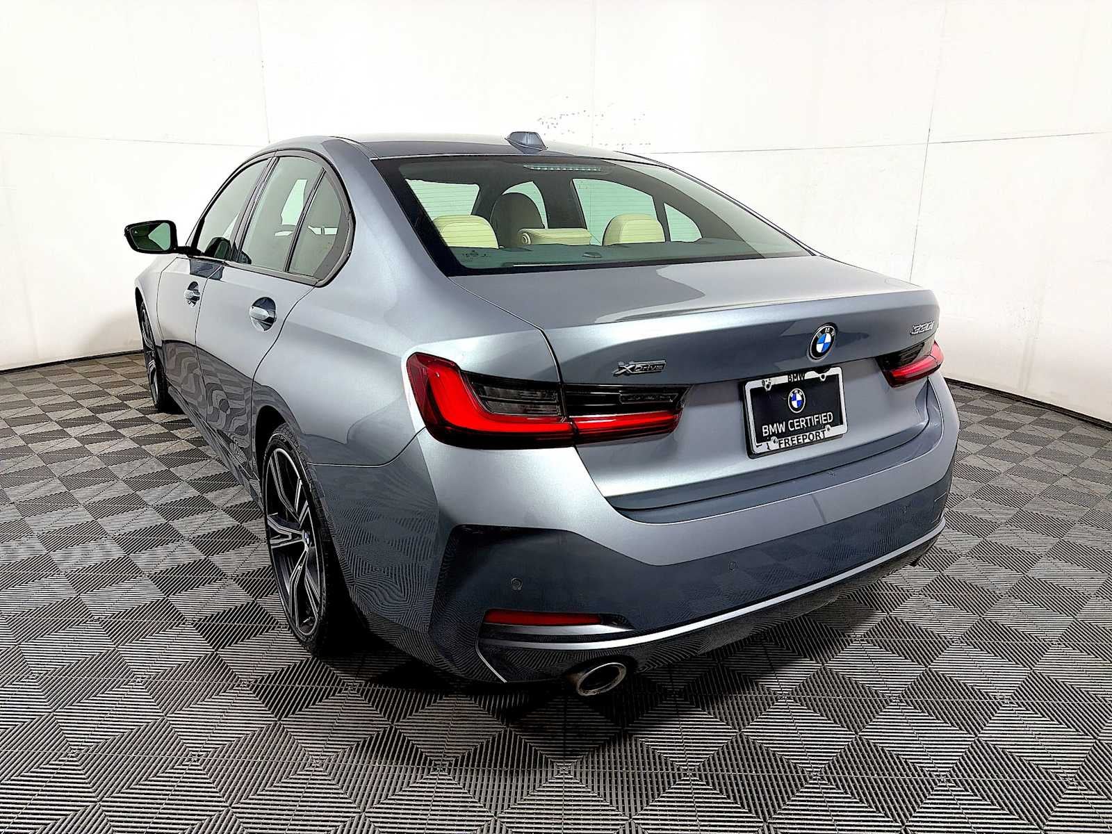2023 BMW 3 Series 330i xDrive Sedan