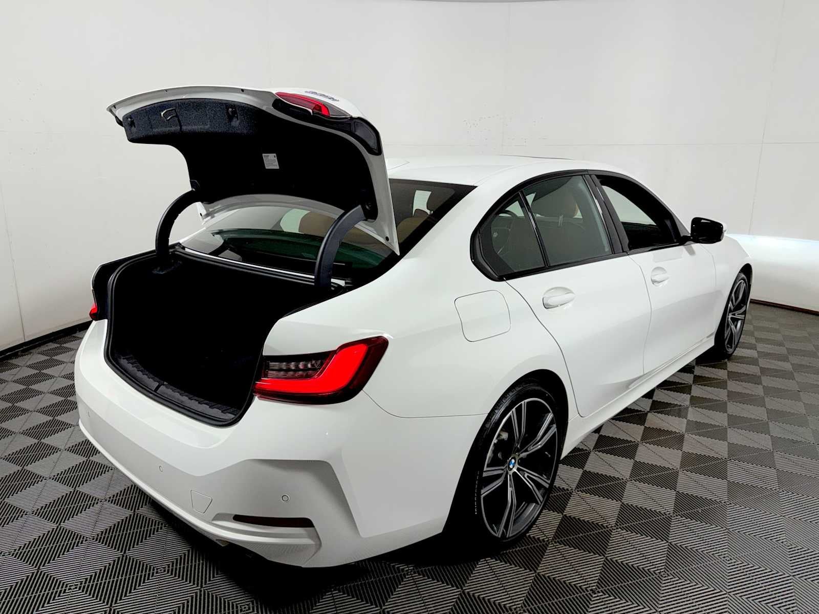 2023 BMW 3 Series 330i xDrive Sedan
