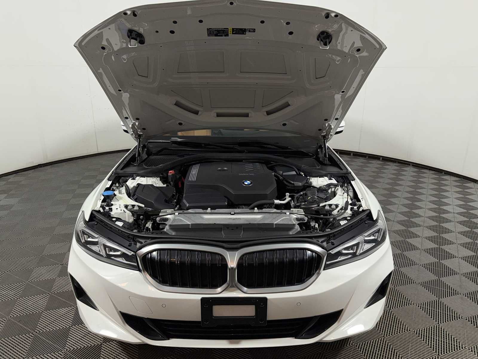 2023 BMW 3 Series 330i xDrive Sedan