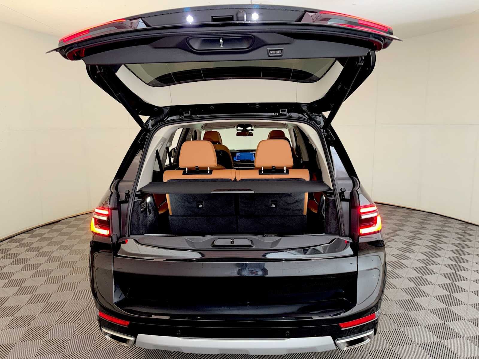 2025 BMW X7 xDrive40i Sports Activity Vehicle
