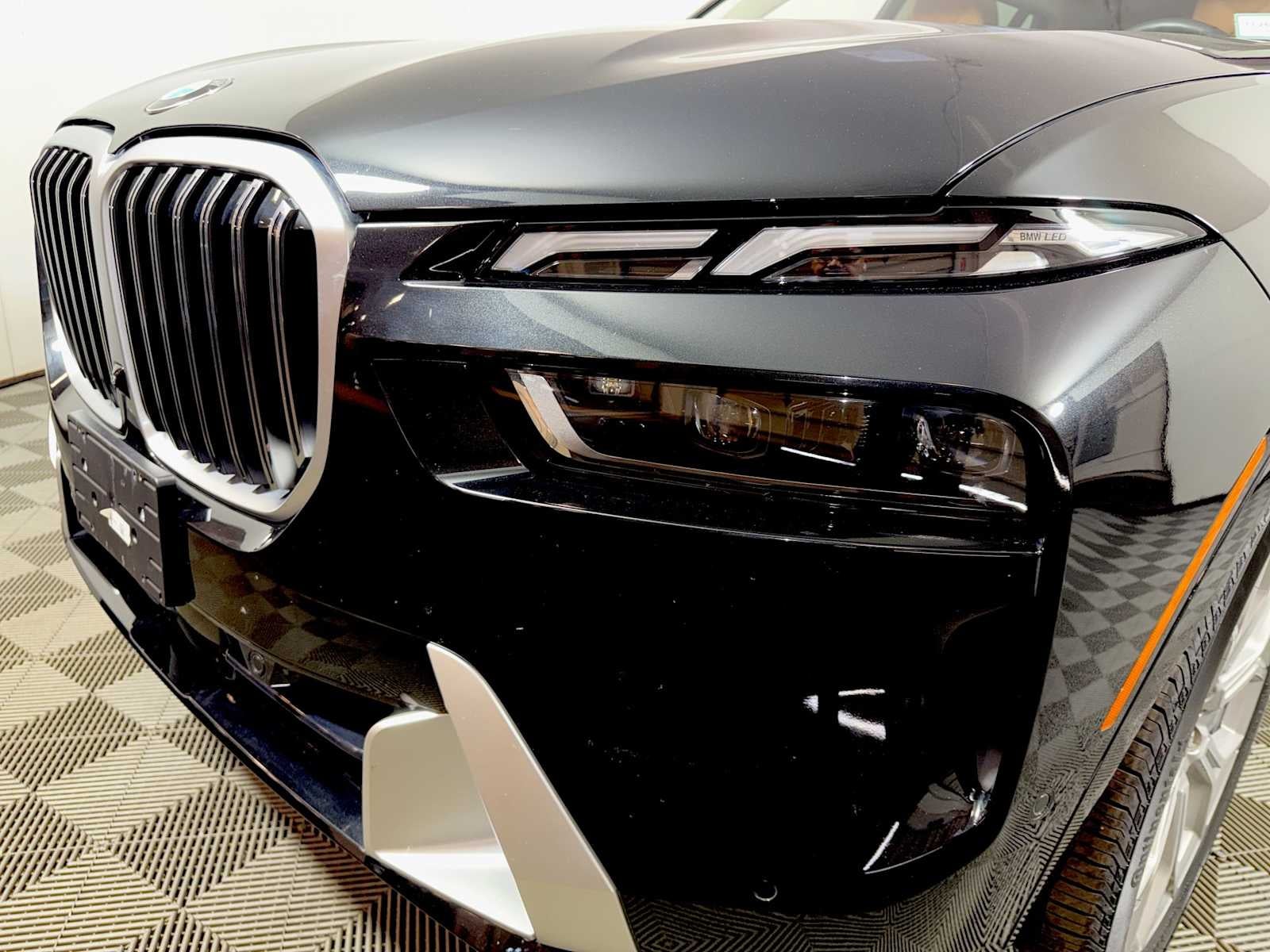 2025 BMW X7 xDrive40i Sports Activity Vehicle