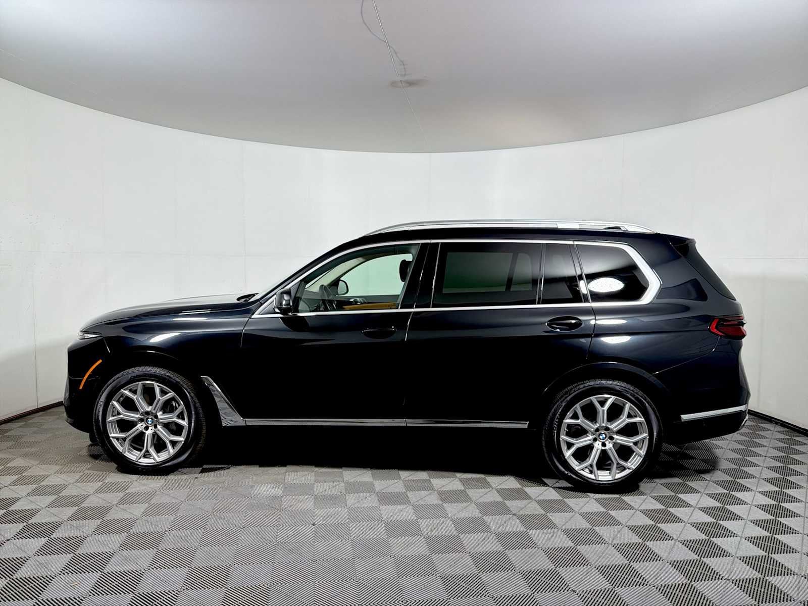 2025 BMW X7 xDrive40i Sports Activity Vehicle