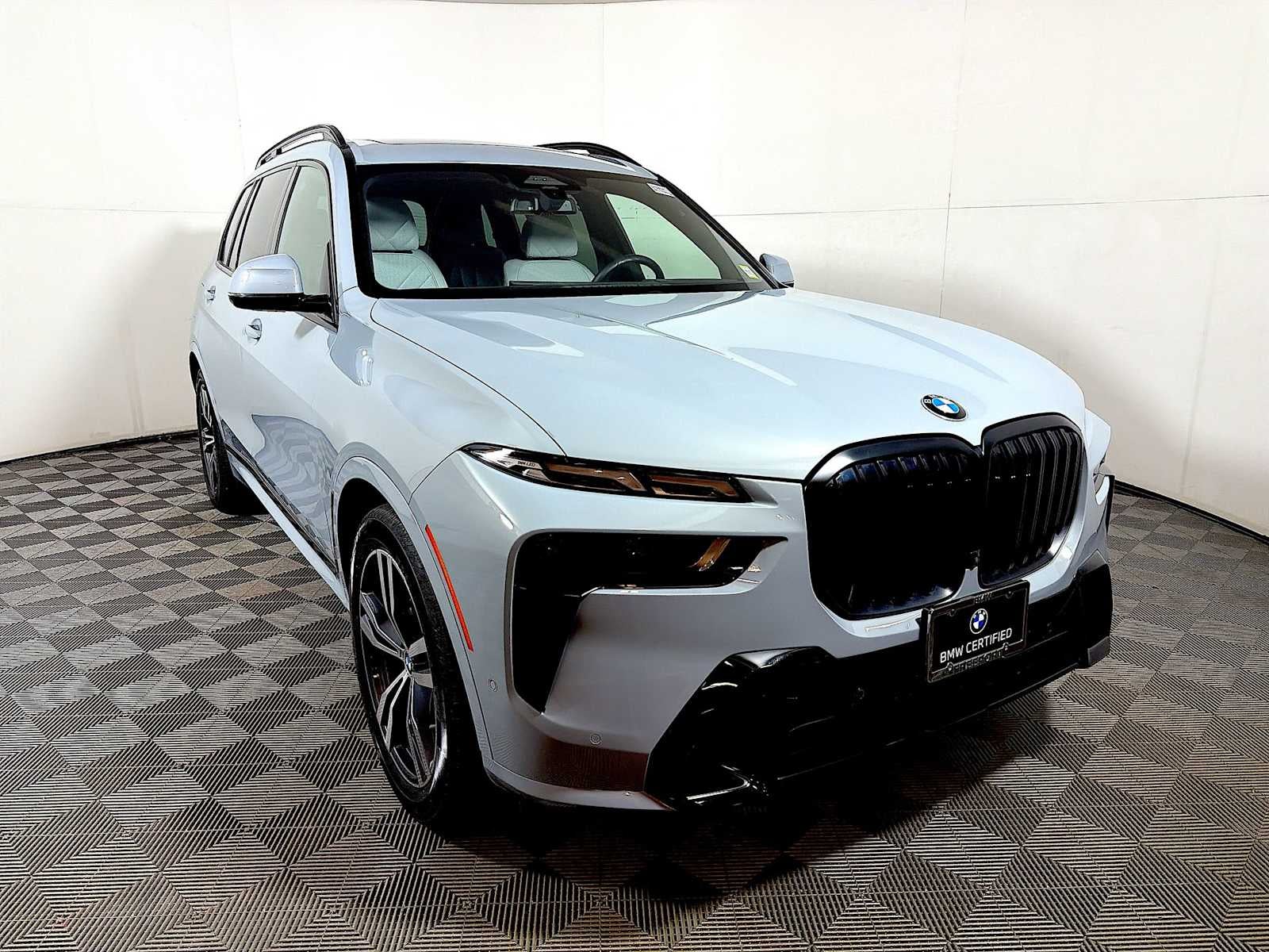 2025 BMW X7 xDrive40i Sports Activity Vehicle