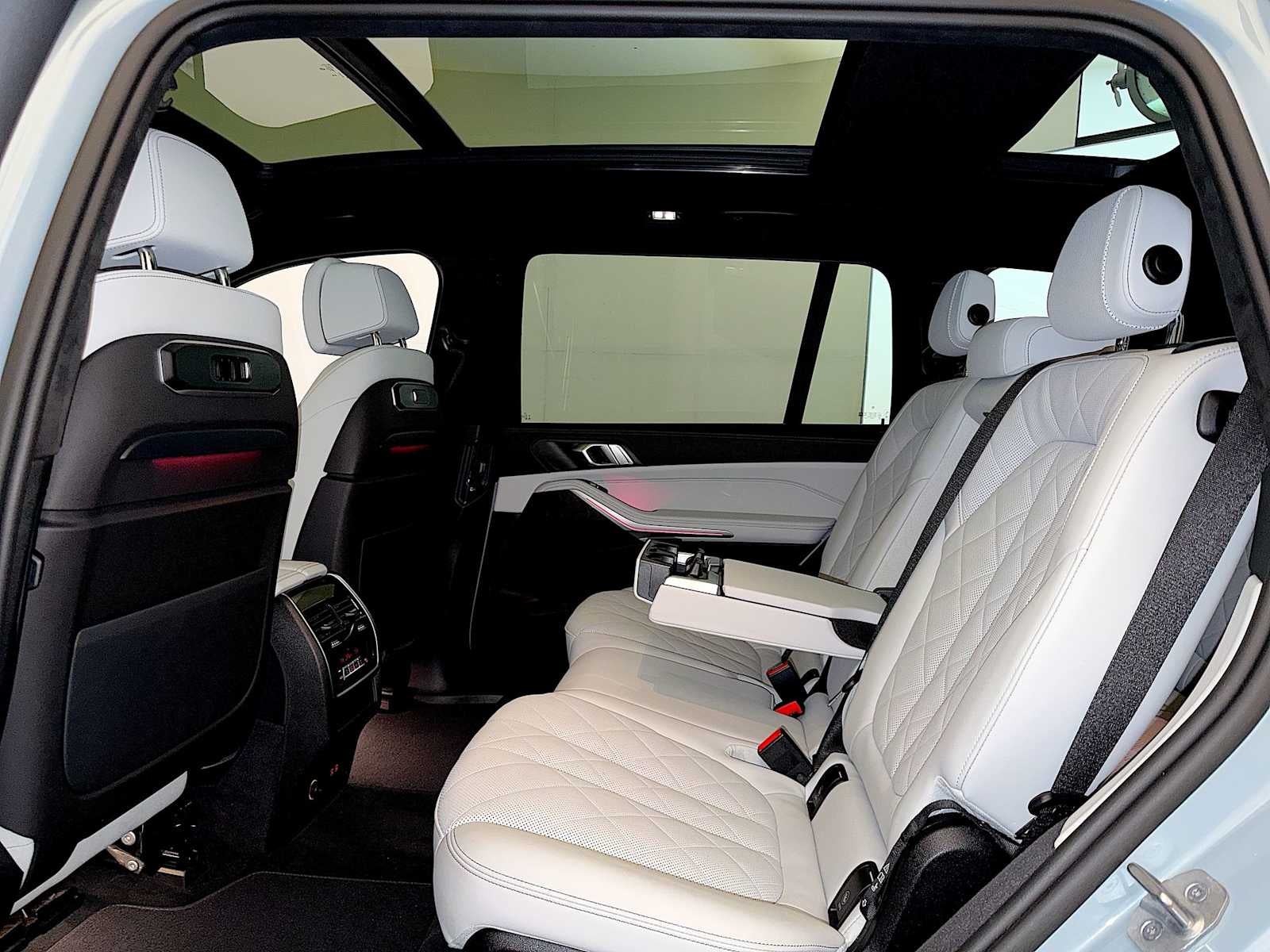 2025 BMW X7 xDrive40i Sports Activity Vehicle