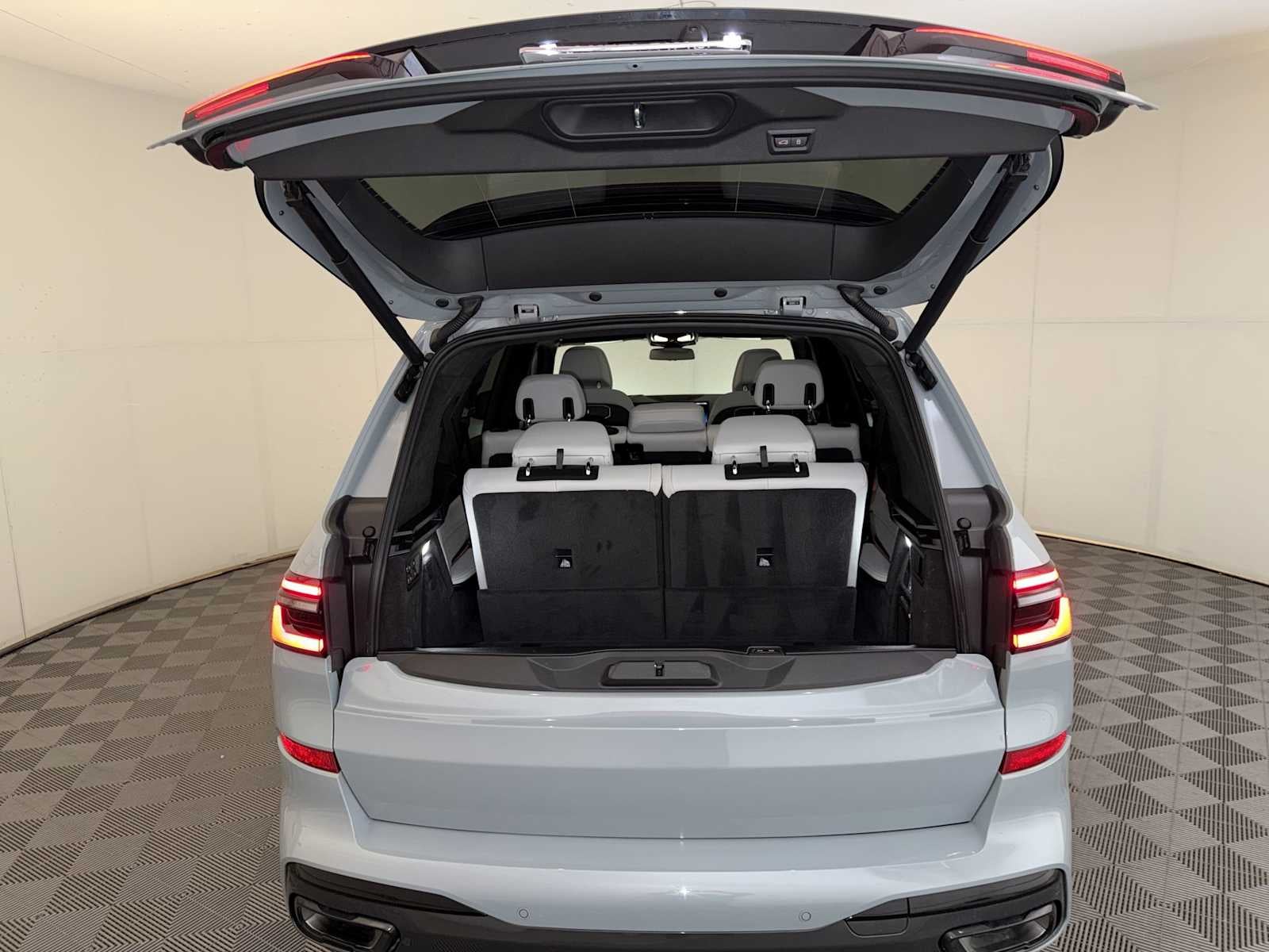 2025 BMW X7 xDrive40i Sports Activity Vehicle