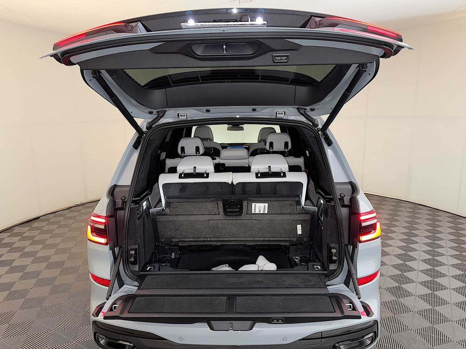 2025 BMW X7 xDrive40i Sports Activity Vehicle