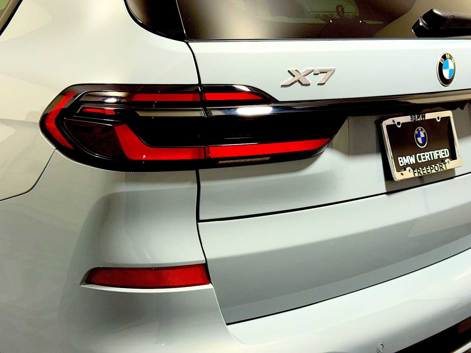 2025 BMW X7 xDrive40i Sports Activity Vehicle