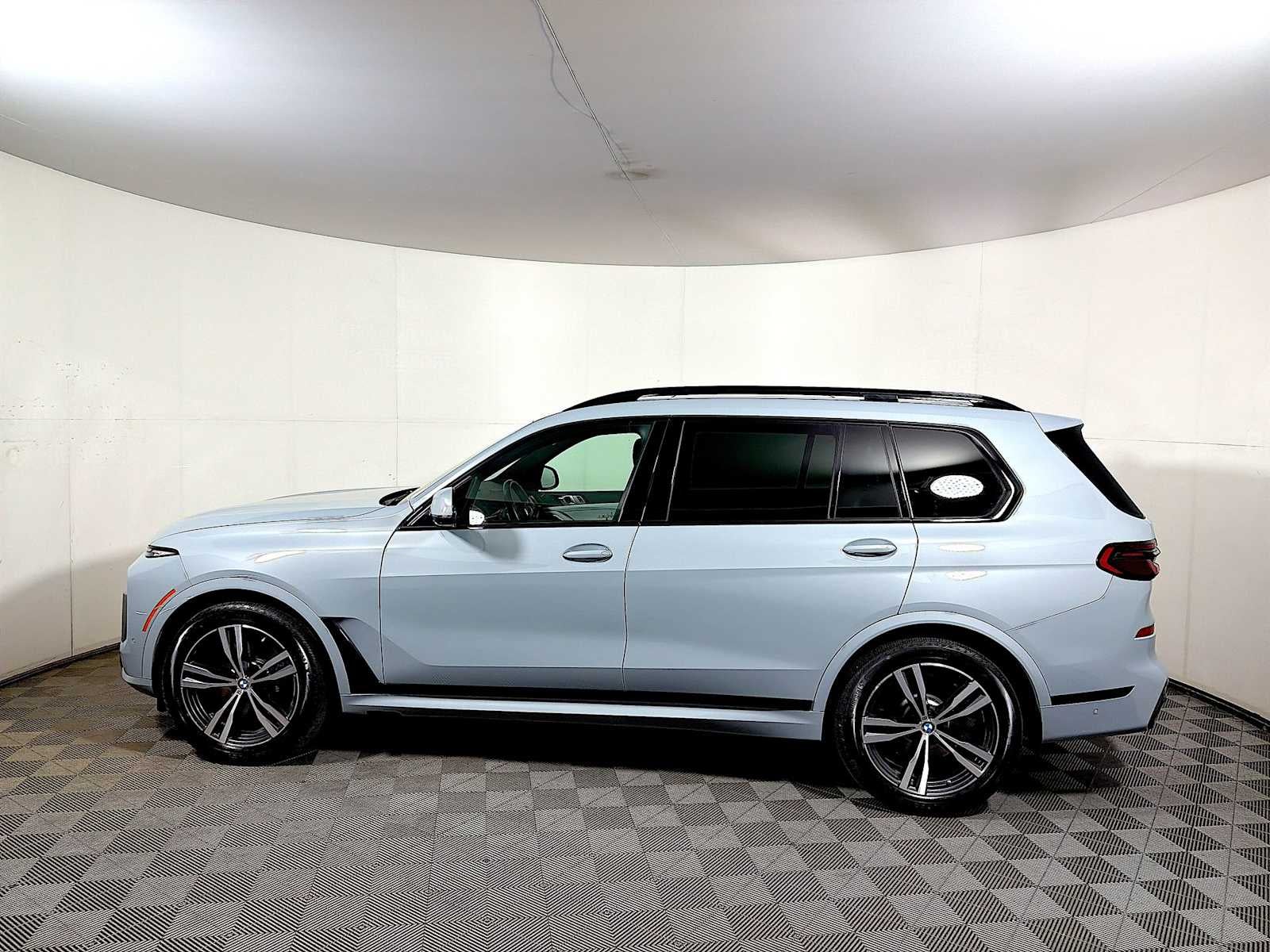 2025 BMW X7 xDrive40i Sports Activity Vehicle