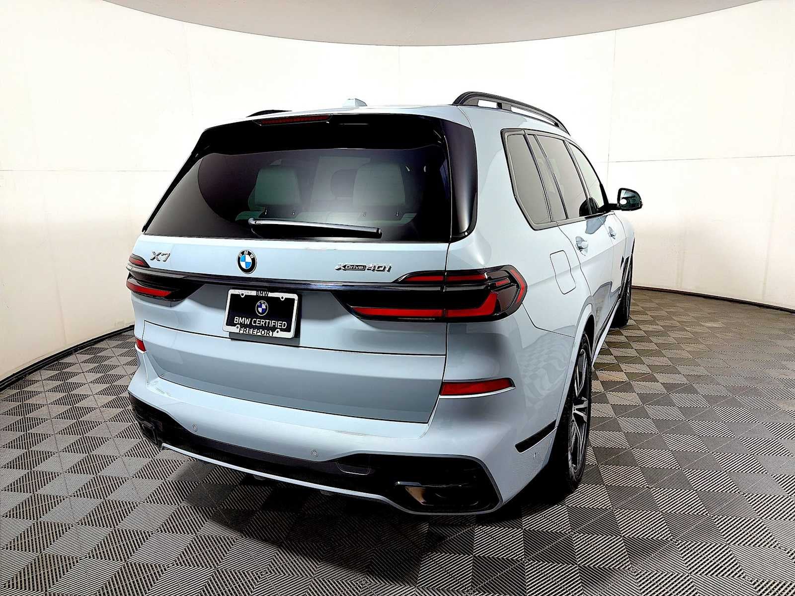 2025 BMW X7 xDrive40i Sports Activity Vehicle