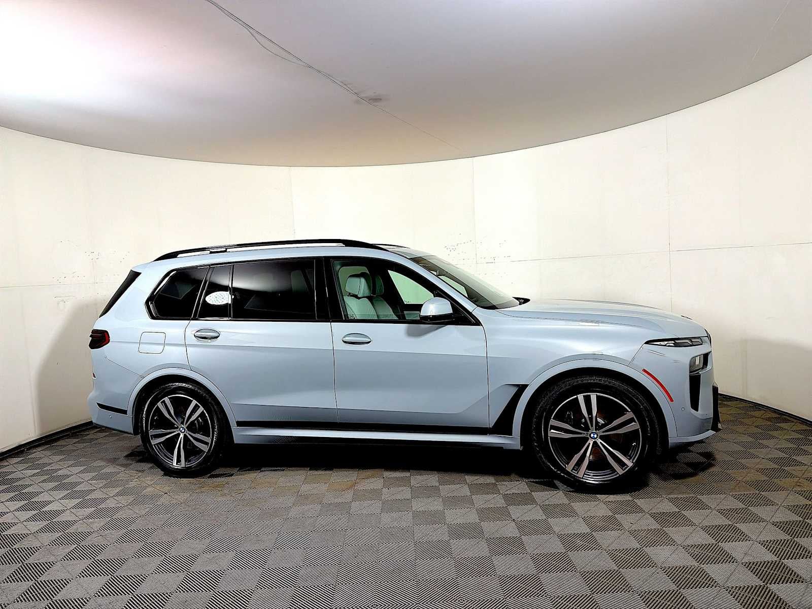 2025 BMW X7 xDrive40i Sports Activity Vehicle