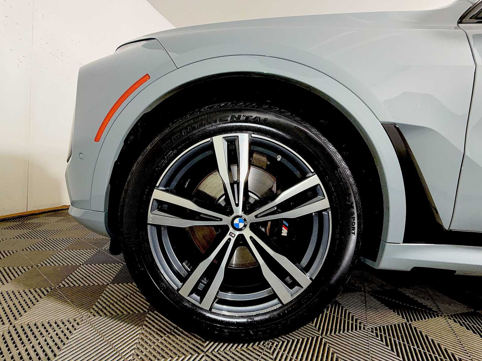 2025 BMW X7 xDrive40i Sports Activity Vehicle