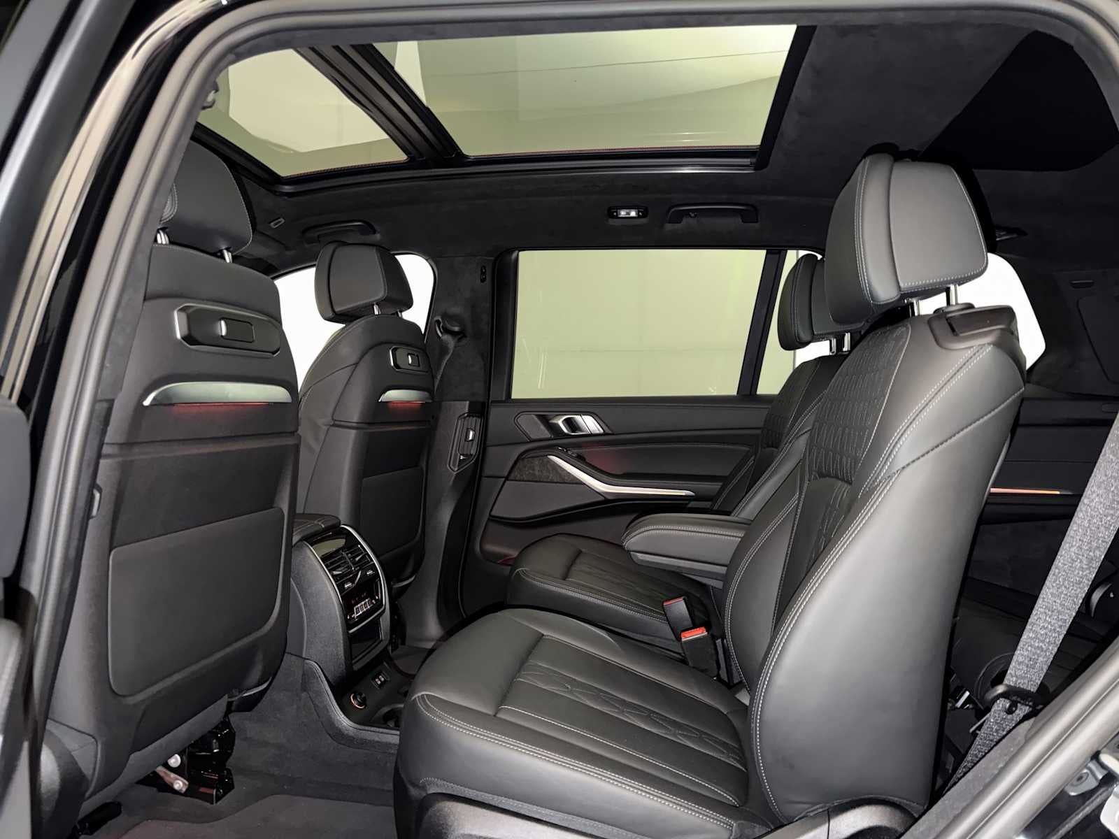 2023 BMW X7 xDrive40i Sports Activity Vehicle