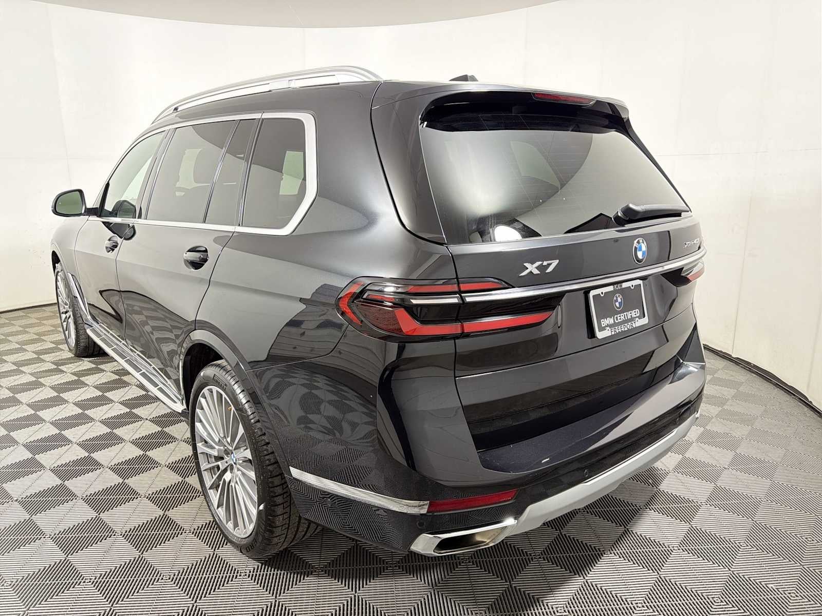 2023 BMW X7 xDrive40i Sports Activity Vehicle