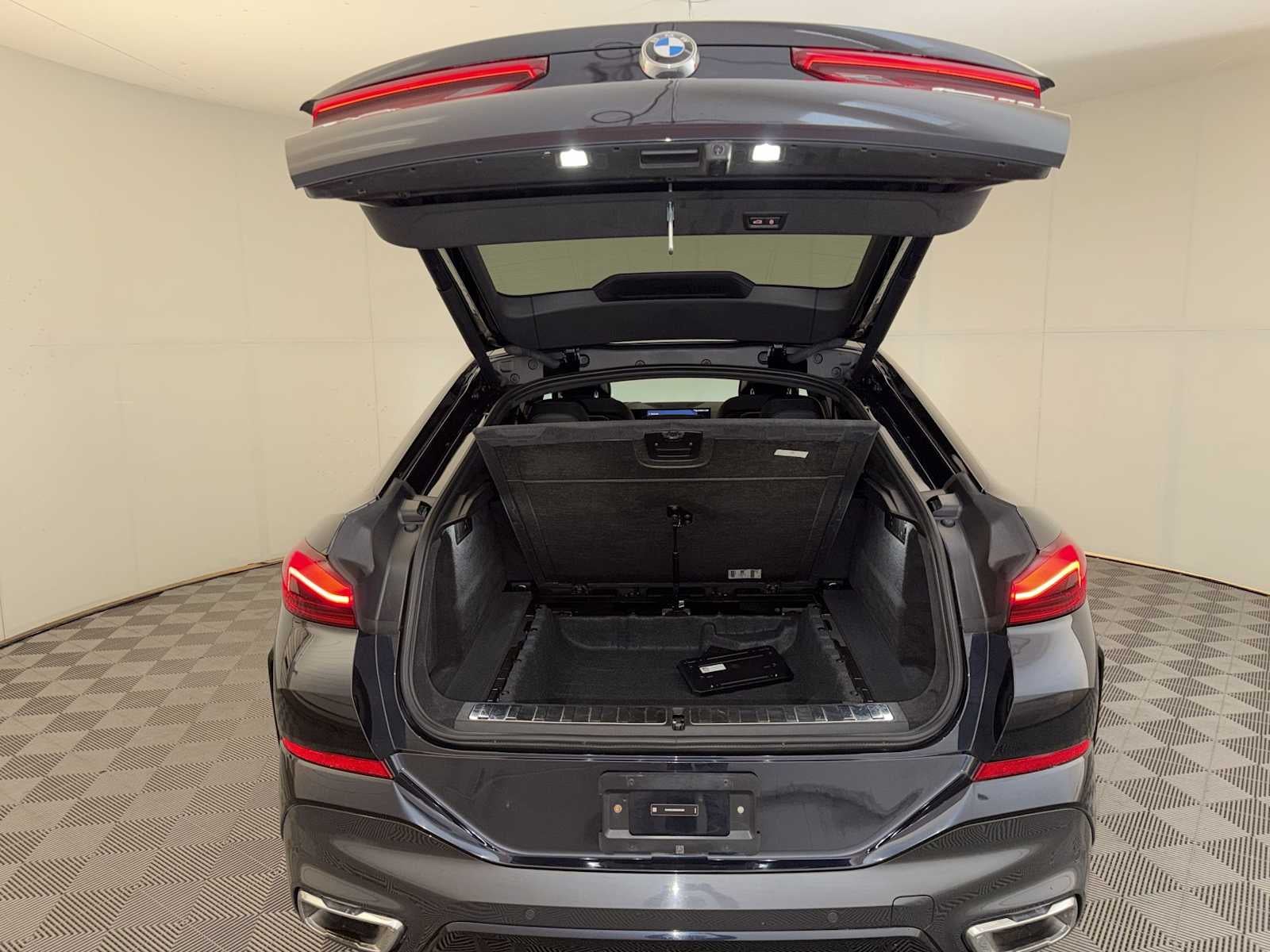 2025 BMW X6 xDrive40i Sports Activity Coupe