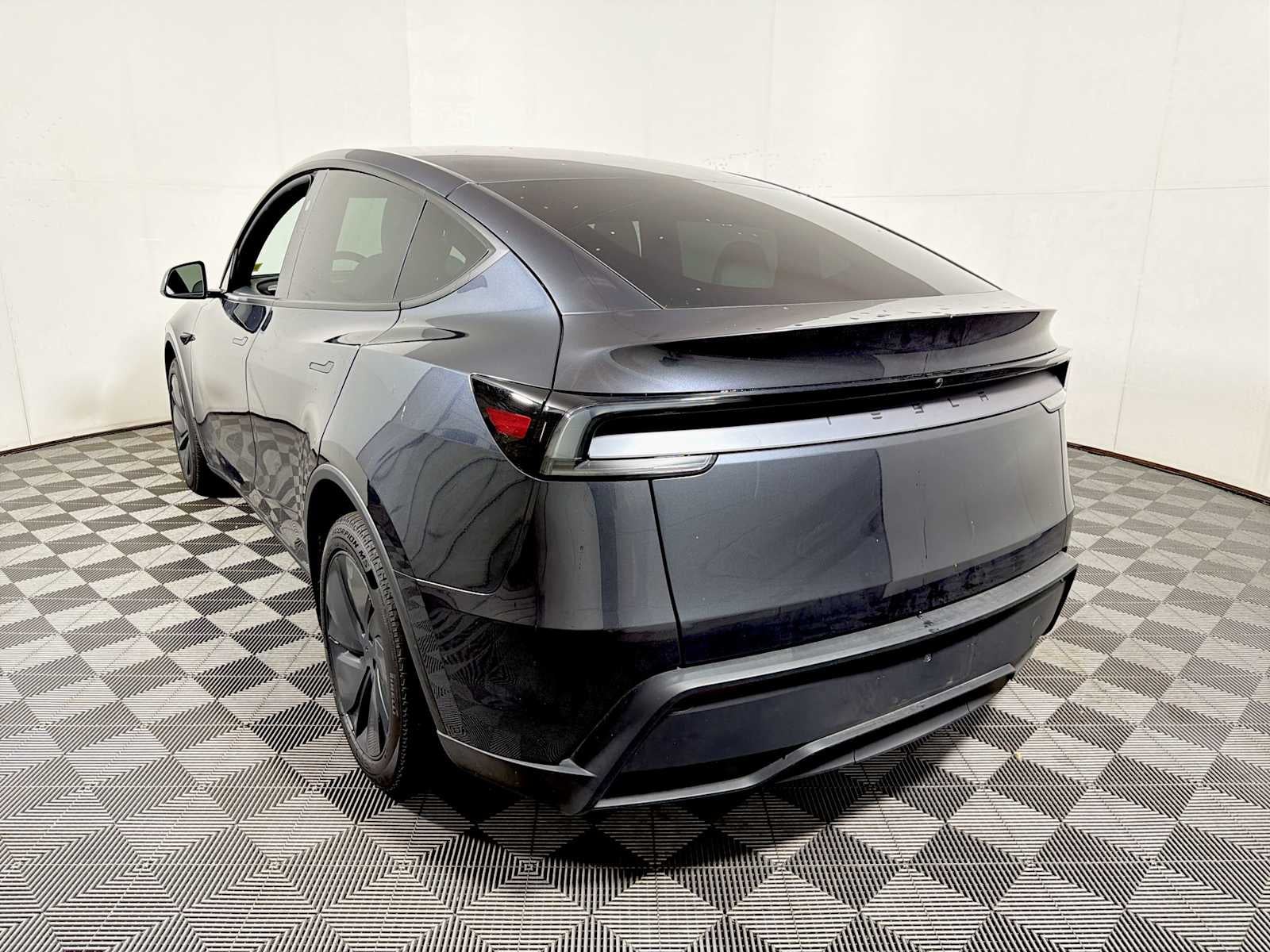 2026 Tesla Model Y RWD