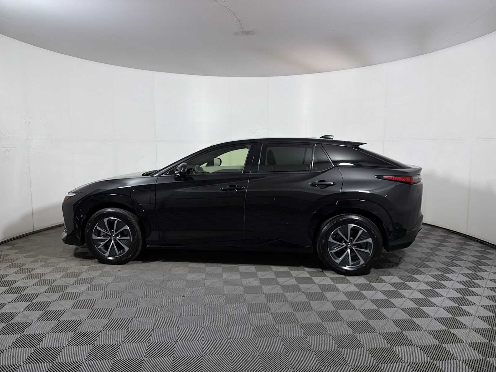 2023 Lexus RZ RZ 450e Premium AWD w/18 Wheels