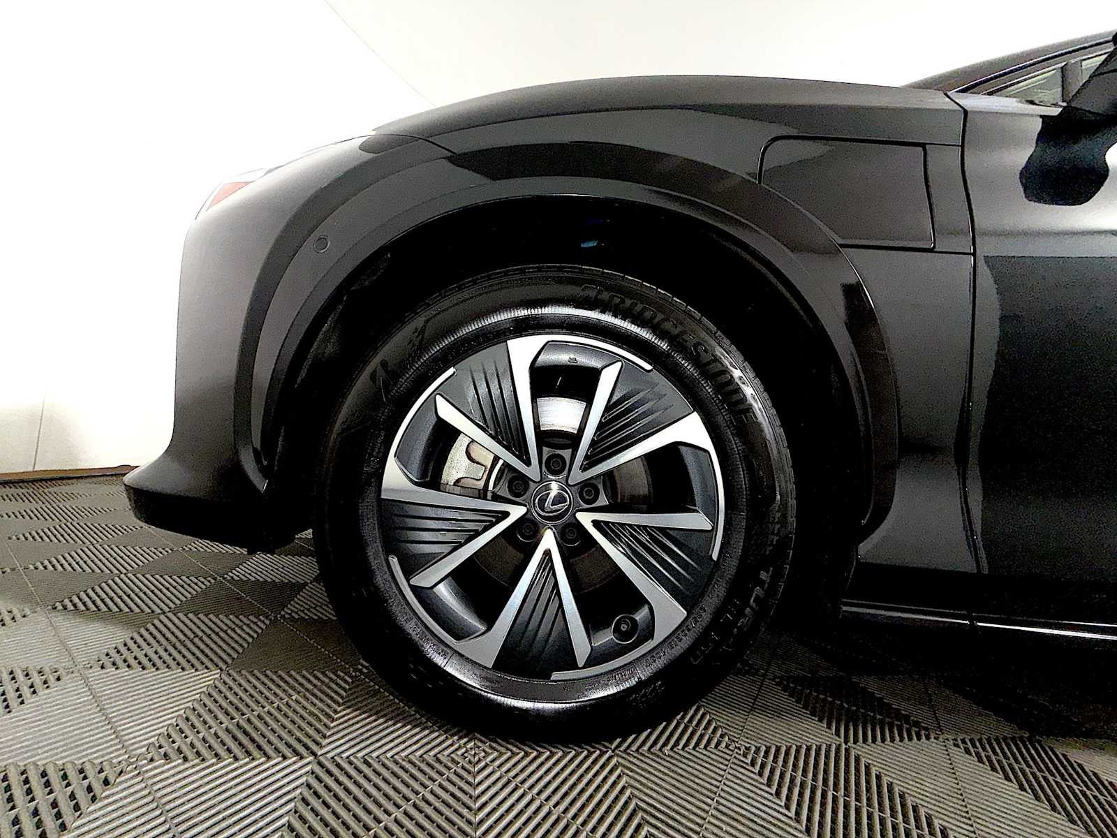 2023 Lexus RZ RZ 450e Premium AWD w/18 Wheels