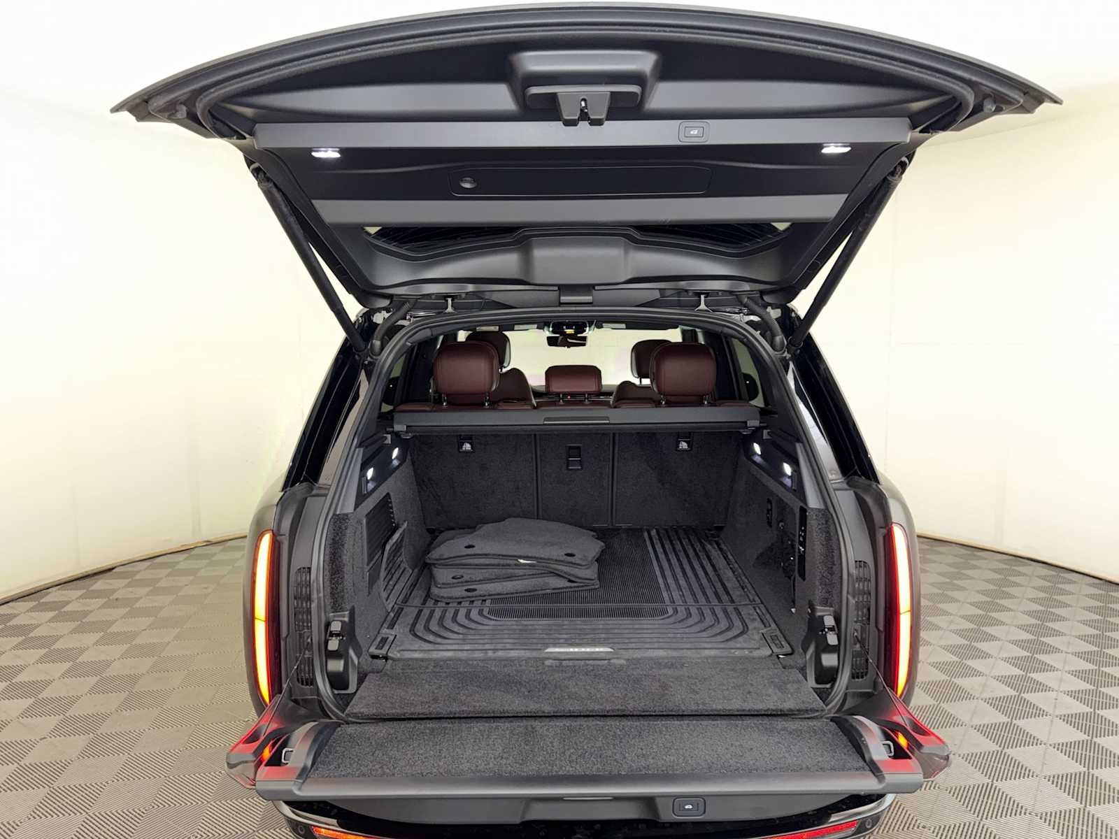 2023 Land Rover Range Rover P400 SE SWB