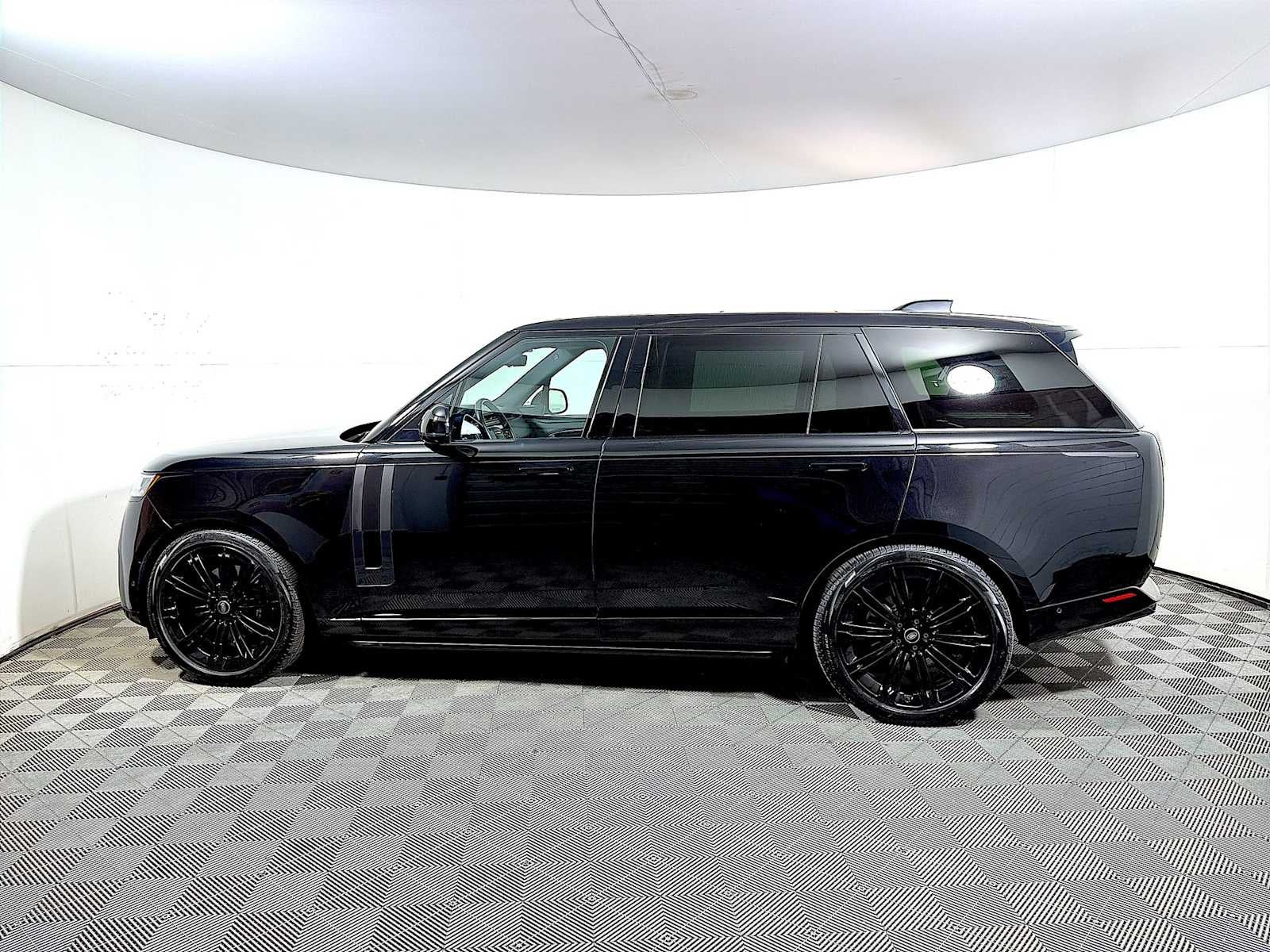 2023 Land Rover Range Rover P530 SE LWB 7 Seat