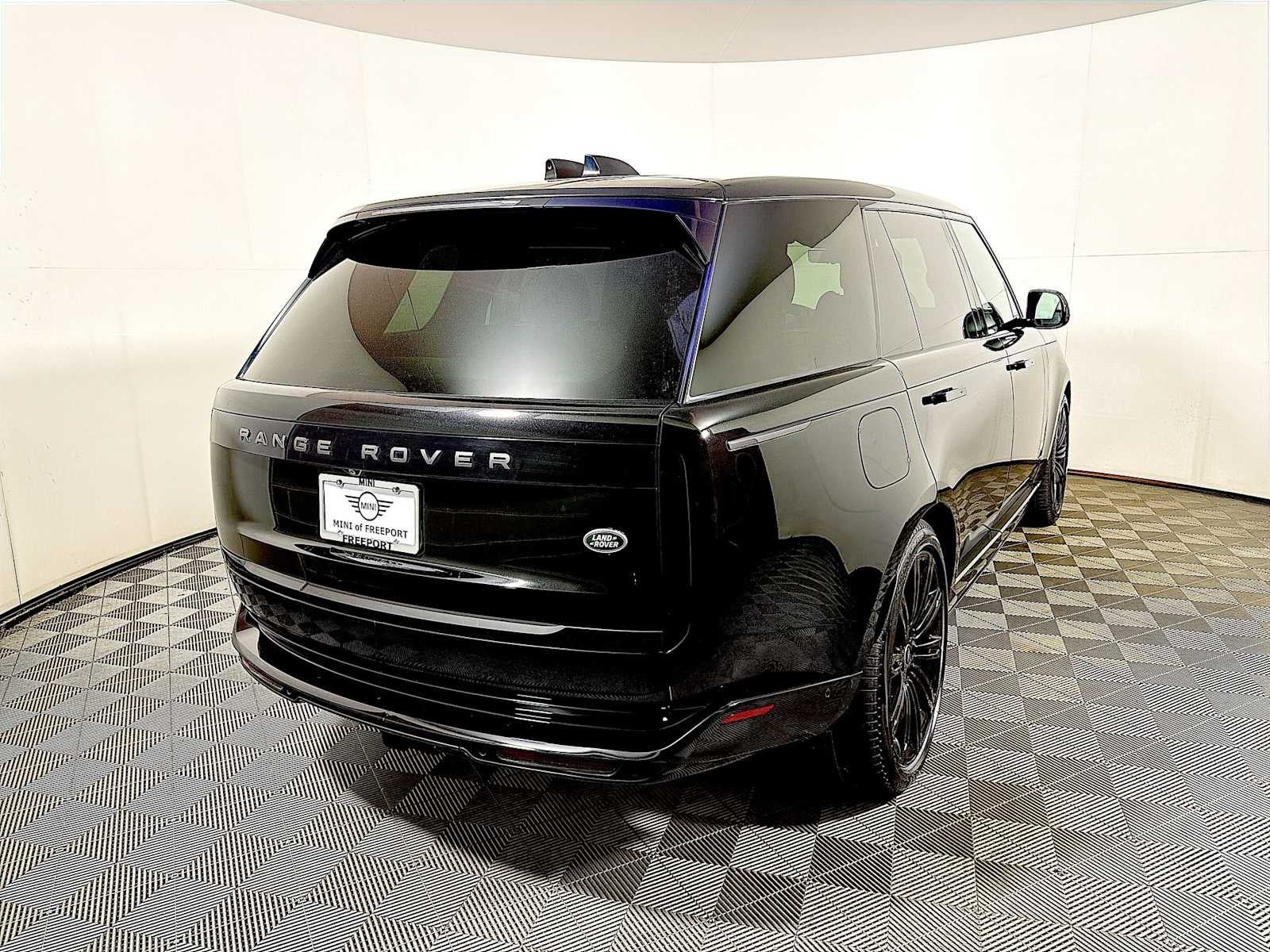 2023 Land Rover Range Rover P530 SE LWB 7 Seat