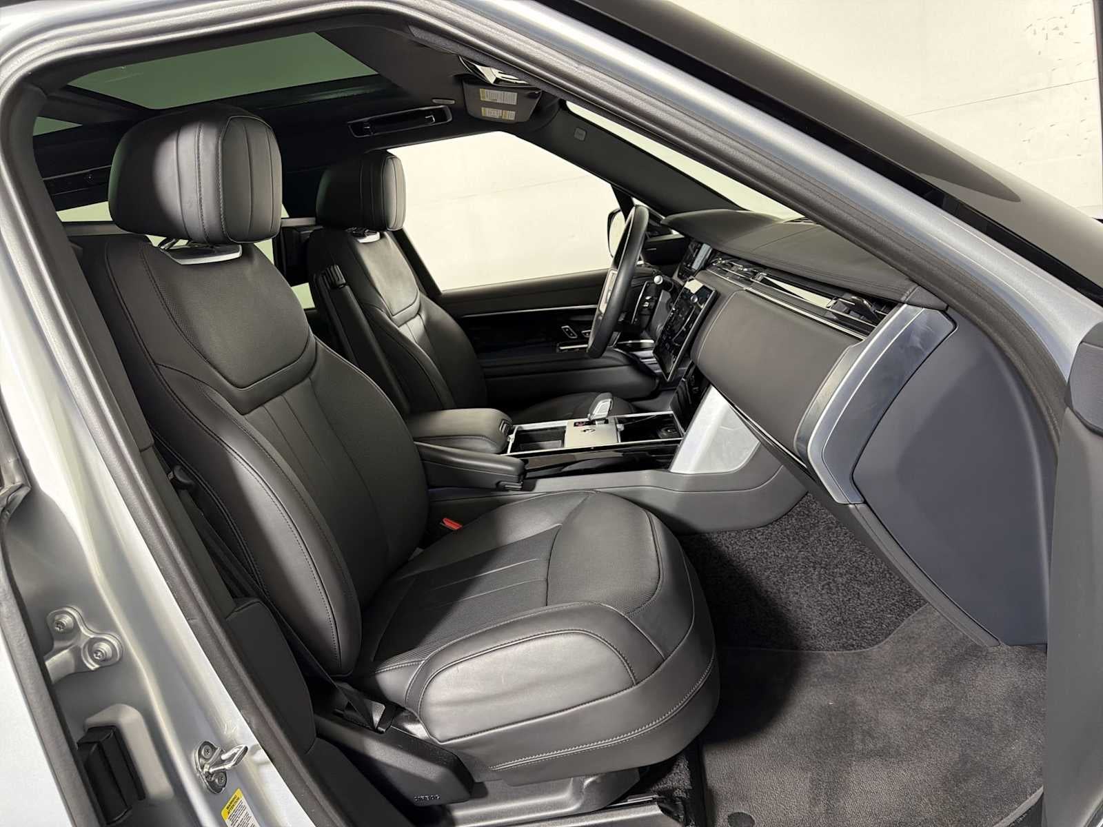 2025 Land Rover Range Rover P400 SE LWB 7 Seat