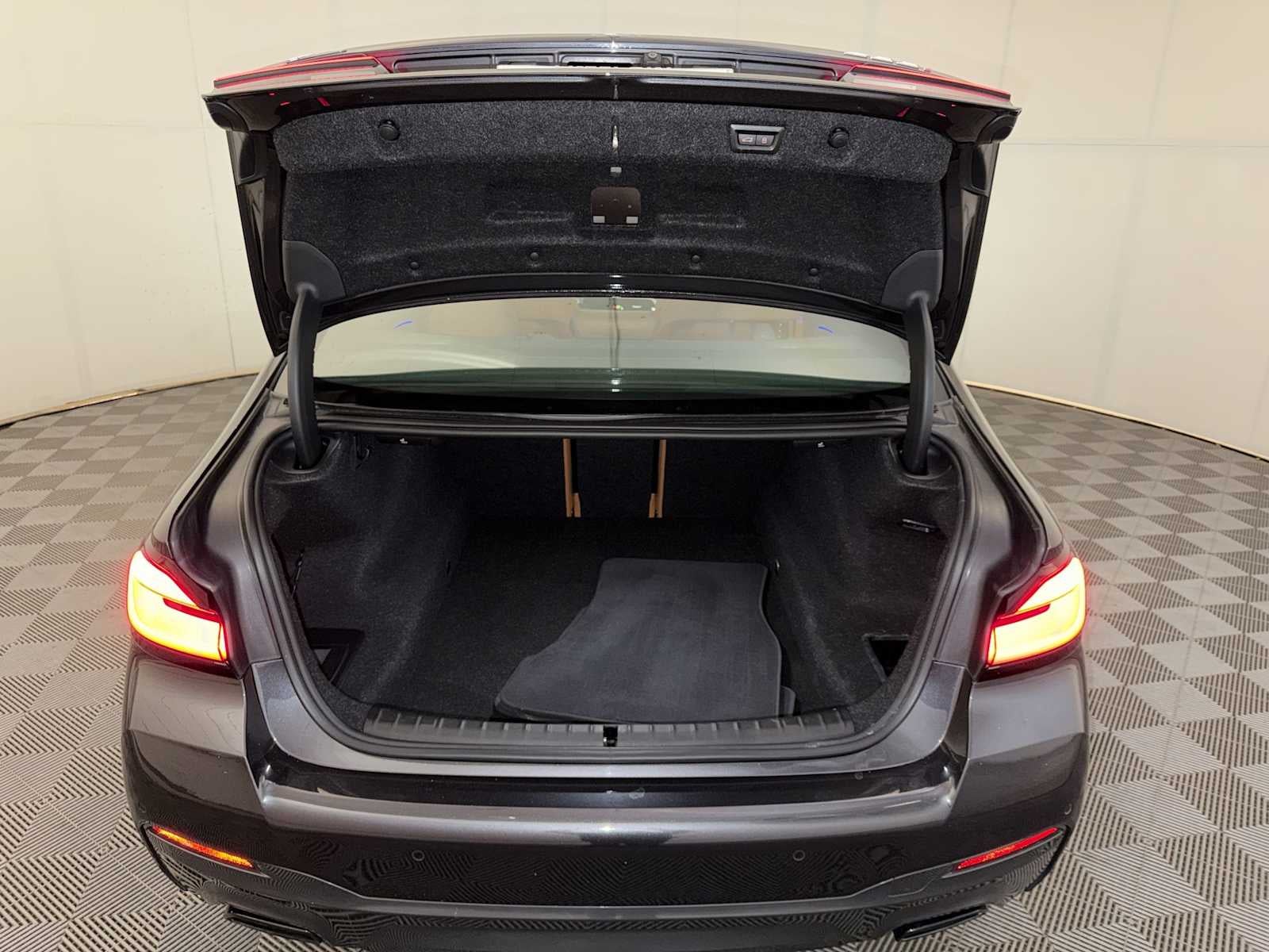 2023 BMW 5 Series 530i xDrive Sedan