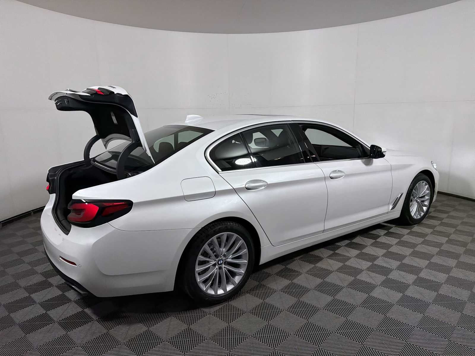 2023 BMW 5 Series 530i xDrive Sedan