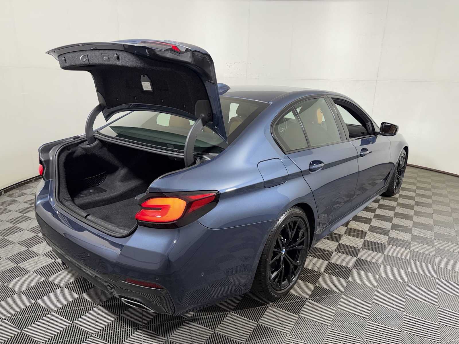 2023 BMW 5 Series 530i xDrive Sedan