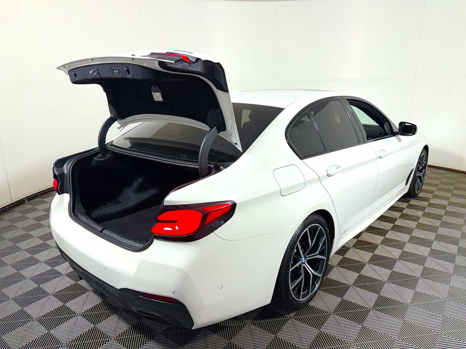 2023 BMW 5 Series 530i xDrive Sedan