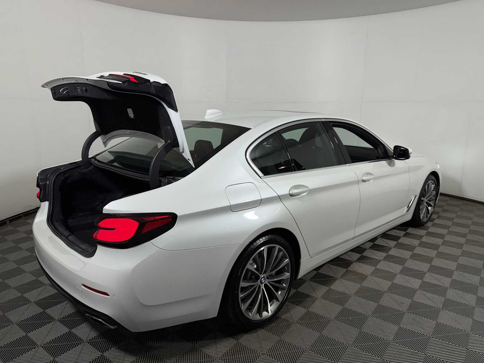 2023 BMW 5 Series 530i xDrive Sedan
