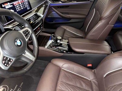 2022 BMW 5 Series M550i xDrive Sedan