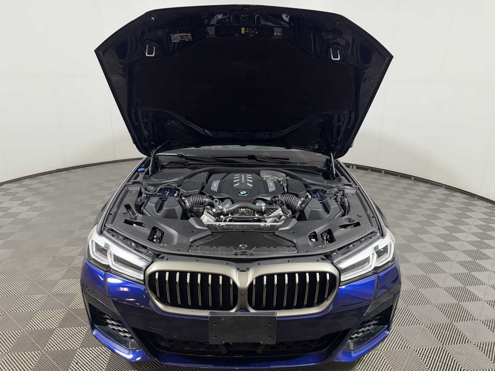 2022 BMW 5 Series M550i xDrive Sedan
