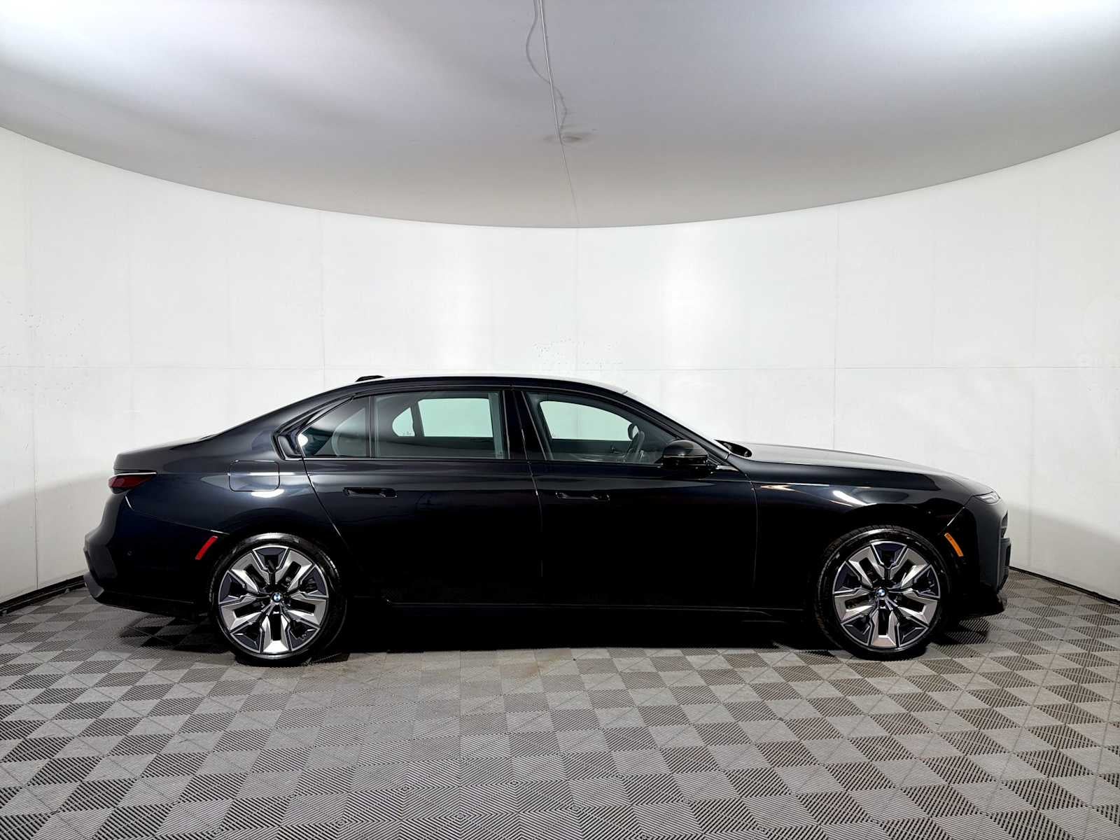 2023 BMW 7 Series 760i xDrive Sedan